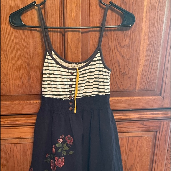 Juniors Rewind Brand size M fits like a woman’s Small! - Picture 2 of 6